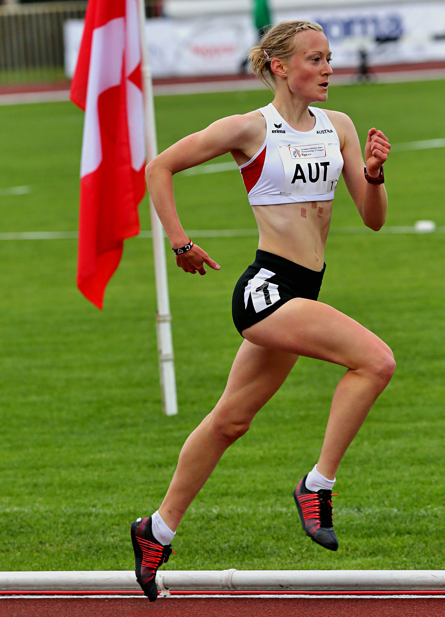 Jennifer Schuster-Wenth beim internationalen Laufwettkampf