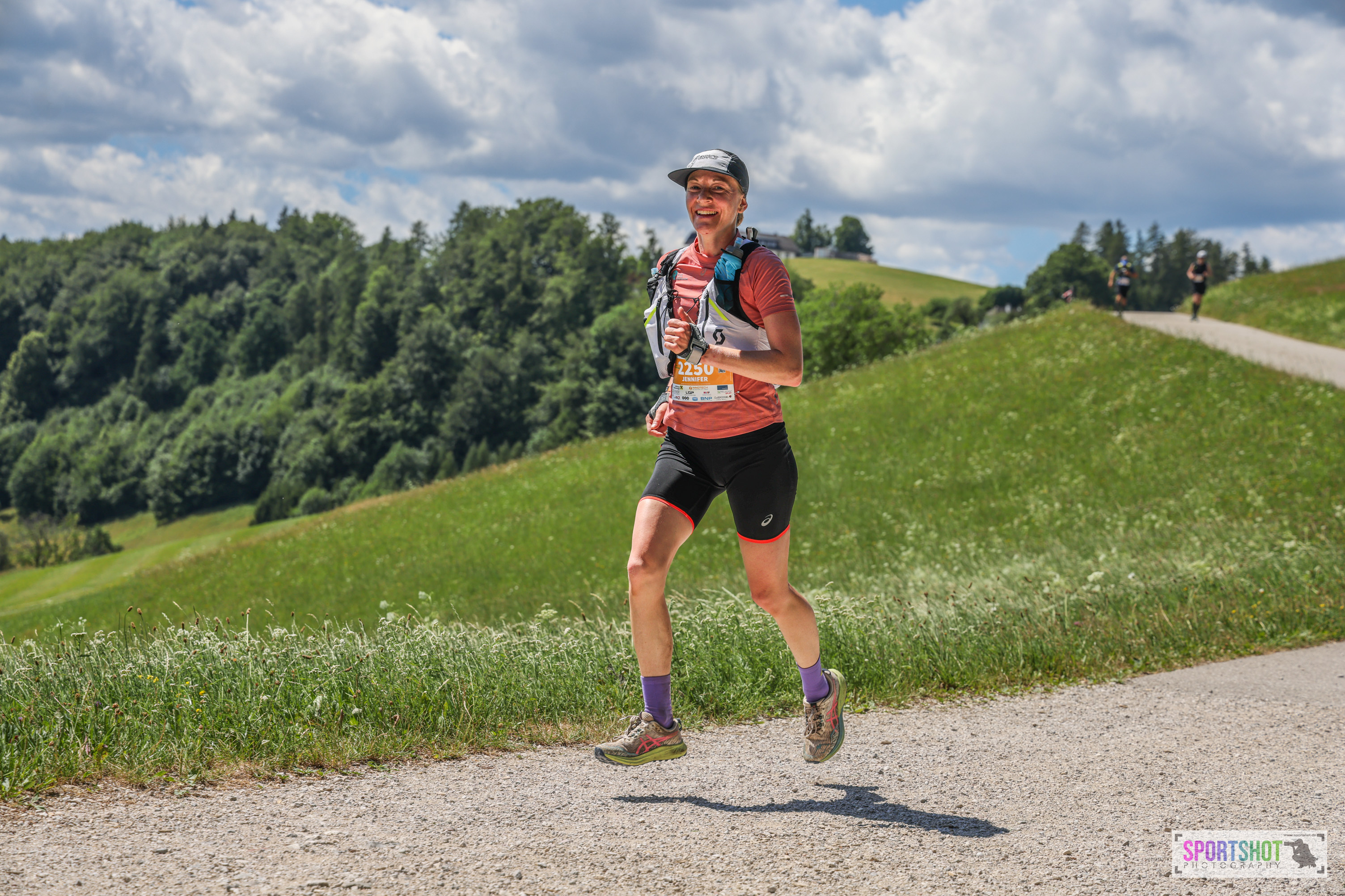 Jennifer Schuster-Wenth beim Traillauf